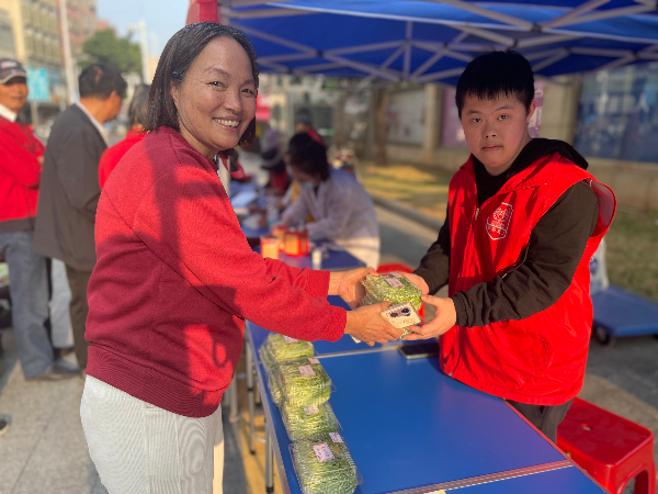 居民购买豌豆苗