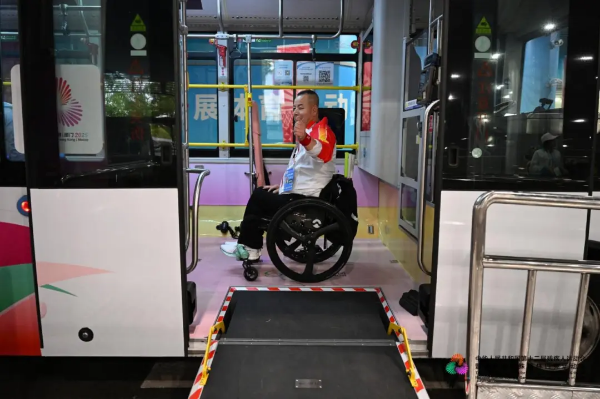 5-深圳式无障碍有多暖?一辆巴士、一套系统告诉你答案!.png