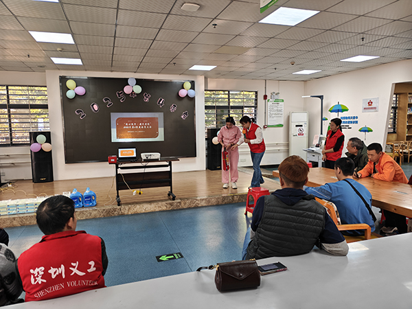 图：灭火器等消防器材教学