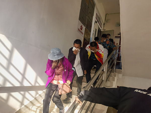 图:安全有序的离开 图:安全有序的离开