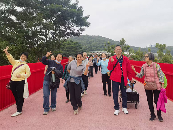 图：开心走虹桥