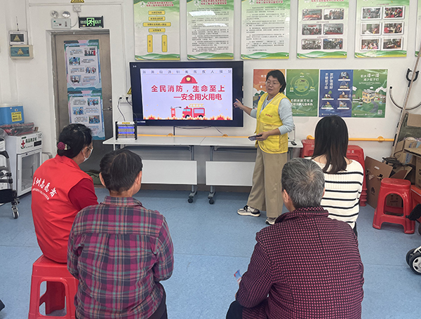图：为残疾人开展消防安全宣讲会
