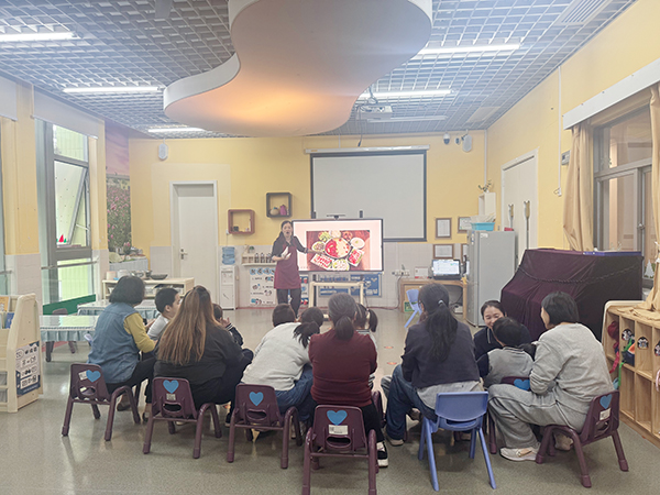 图：果果班正在讲解冬至的由来