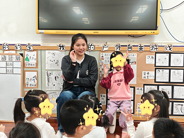 图：进入深圳市彩田幼儿园的第一天