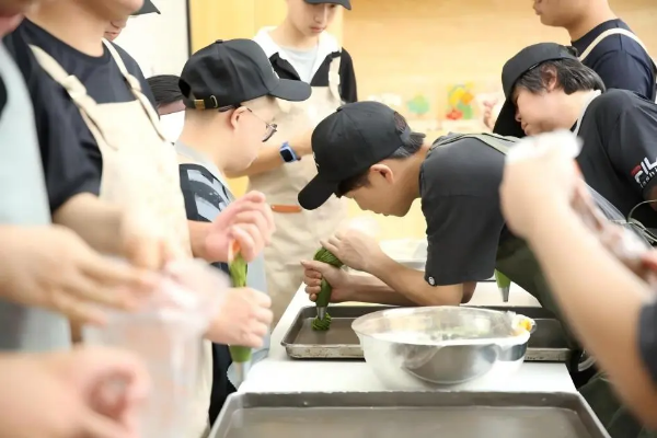 5-深圳唯一入选！30年70万+受益人次 “广东好人”李泽红的温暖答卷.png