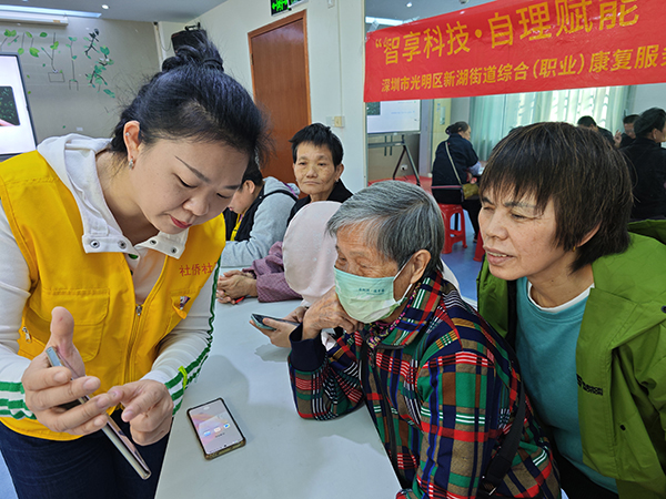 图:手把手教用手机 图:手把手教用手机