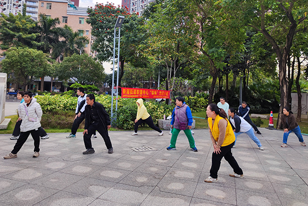 图:训前热身训练 图:训前热身训练