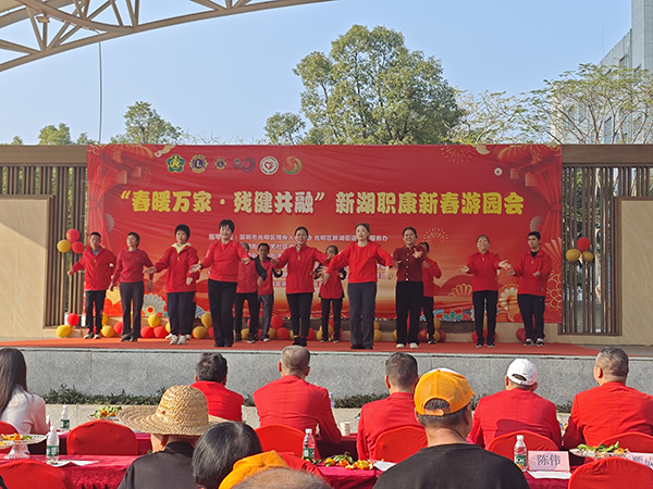 图：残疾人精彩表演