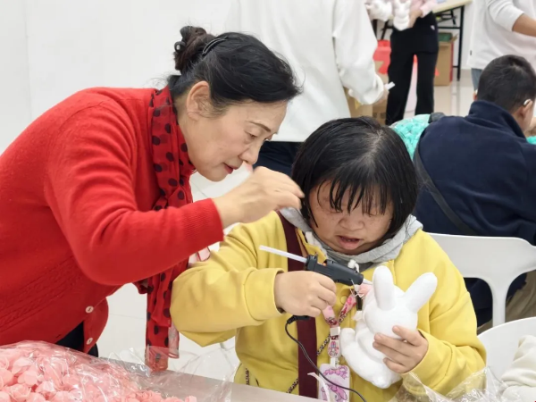 2-以技赋能促就业 罗湖区残联举办2026年就业援助月专项技能培训活动.png