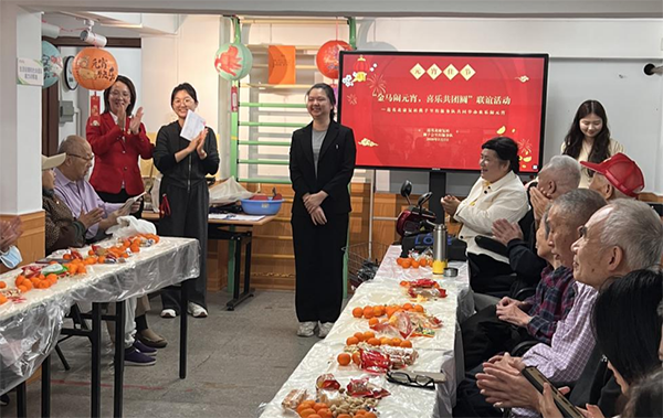 图：莲花北社区党委副书记肖玲玲元宵致辞