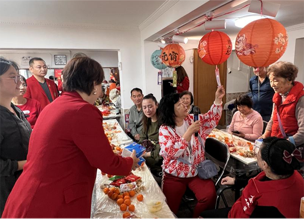 图：莲花北康复站残疾人猜灯谜