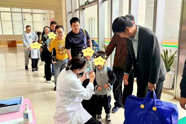 图：我们开学啦！已经为孩子们做好入园准备