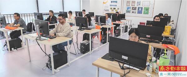宝安区残联联合企业开辟助残就业新路，经培训26名数据标注师上岗——残疾青年变身AI启蒙老师 成大模型算力池里隐形突围者2.jpg