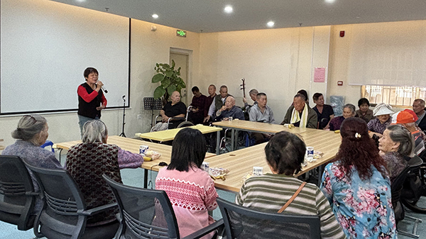 图:乐队阿姨献唱歌曲 图:乐队阿姨献唱歌曲