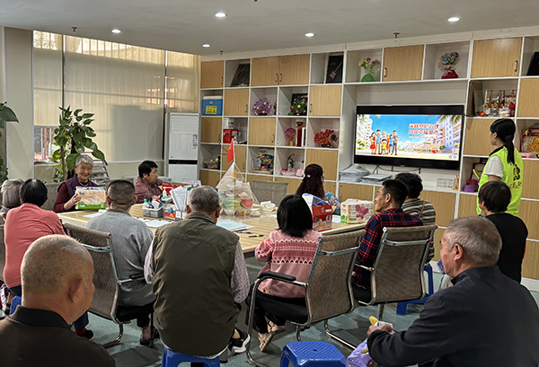 图:社工服务宣讲会现场 图:社工服务宣讲会现场