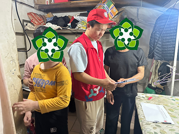 图:新庄社区民政工作人员叮嘱残疾人家属落实好监护责任 图:新庄社区民政工作人员叮嘱残疾人家属落实好监护责任