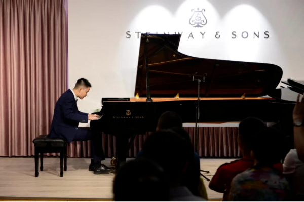  图：黎恒畅首场个人独奏音乐会