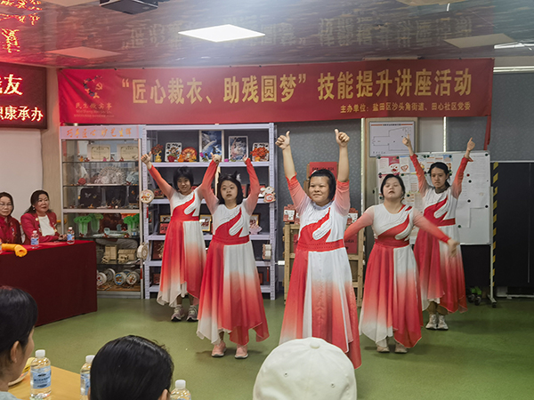 图：手语舞表演