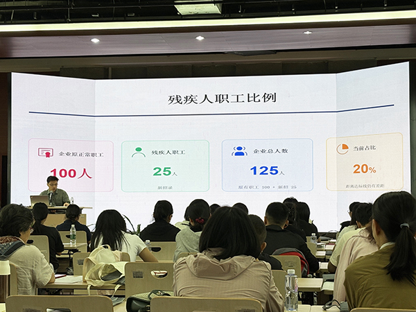图：培训现场学习氛围浓厚
