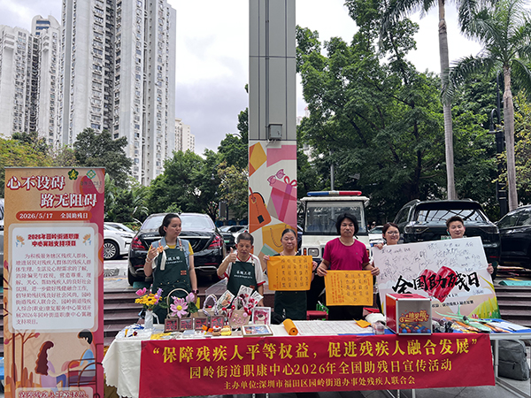 图：活动后合影留念