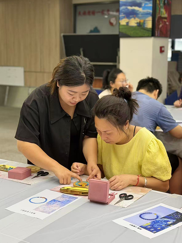 图：老师一对一指导
