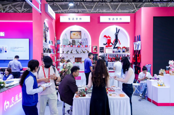 交通银行深圳分行护航文博会“美丽工坊”助残公益展2.png