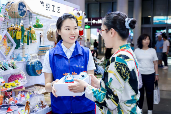 交通银行深圳分行护航文博会“美丽工坊”助残公益展.png