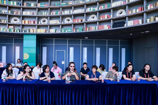 4-湾区首站,美丽绽放——粤港澳大湾区首家“美丽工坊”形象体验店落户深圳书城・龙华城.png