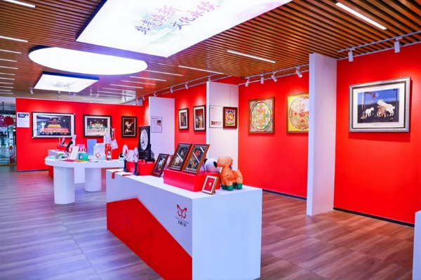 5-湾区首站,美丽绽放——粤港澳大湾区首家“美丽工坊”形象体验店落户深圳书城・龙华城.png