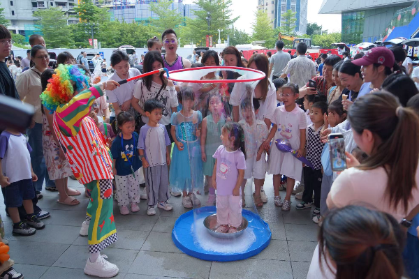 暖心车尾集市聚大爱，马田街道南庄社区情暖老弱残幼特殊群体3.jpeg