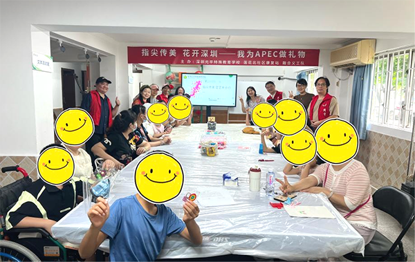 图：儿童活动合影