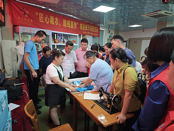孙老师教大家T恤改吊带背心的技巧