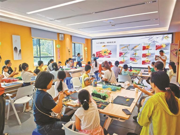 光明区端午公益市集活动现场
