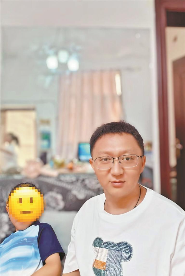 父子俩合影