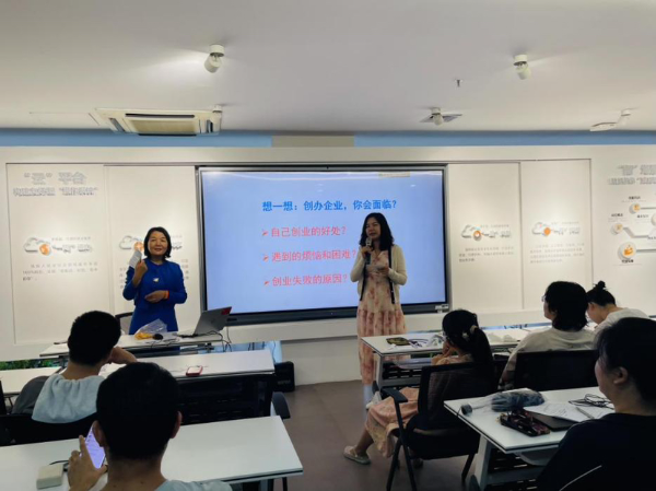 讲师以SIYB创业沙盘模拟手工帽产销全流程