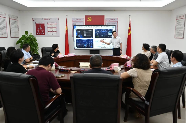 座谈会