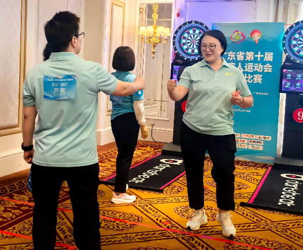 陈丽珠和队友在残运会