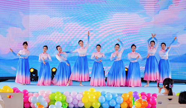 教师舞蹈《一路生花》 