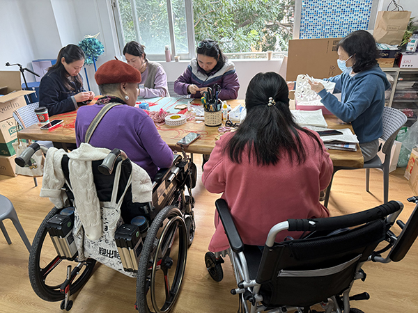手工作品制作现场