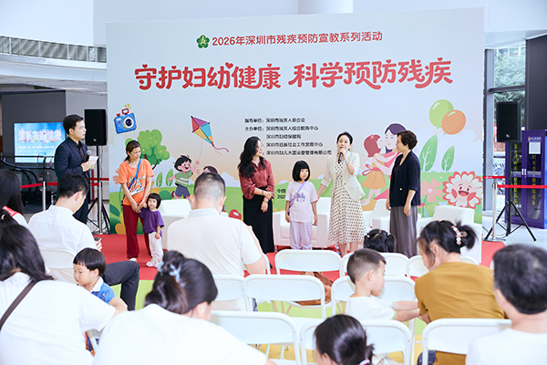 深圳市妇幼保健院专家现场教授海姆立克急救法