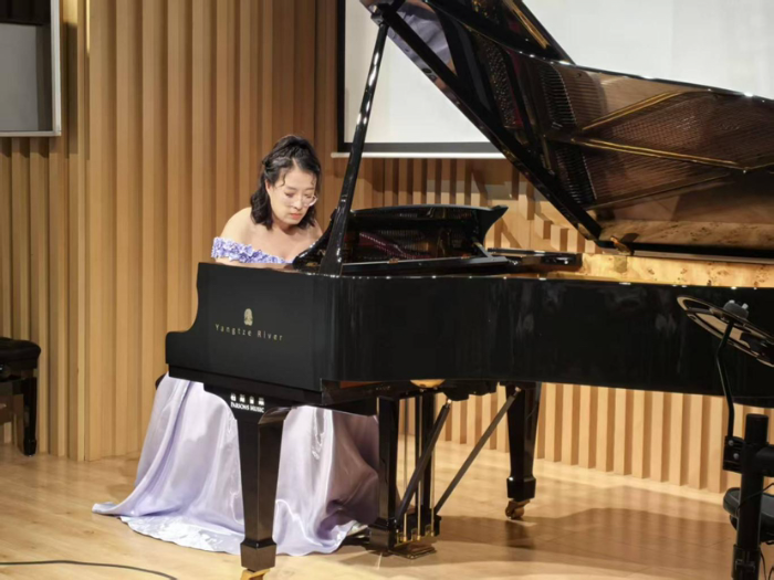 赵沫钢琴演奏《今宵难忘》
