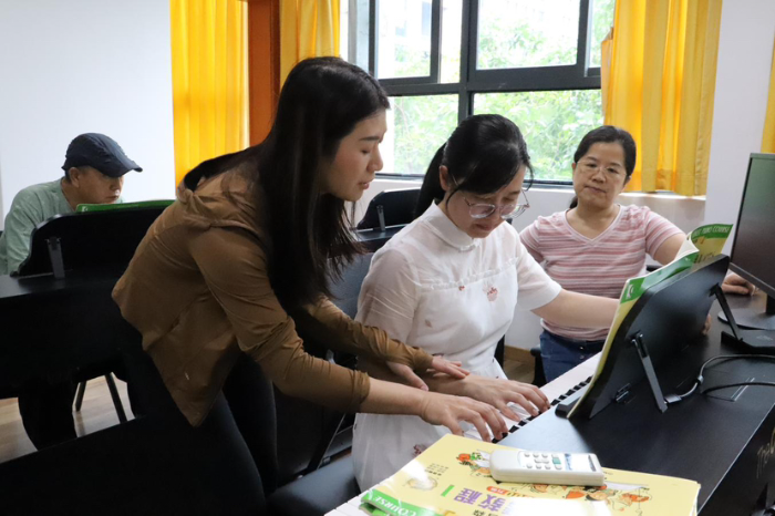 谭丽娟老师给学员授课