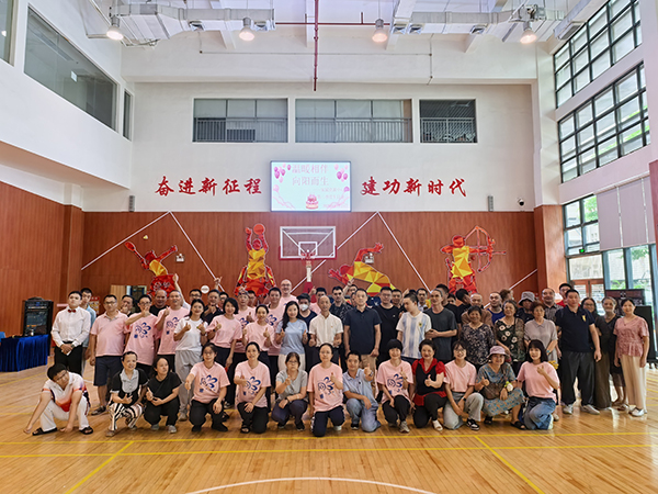 第二季度集体生日会合影
