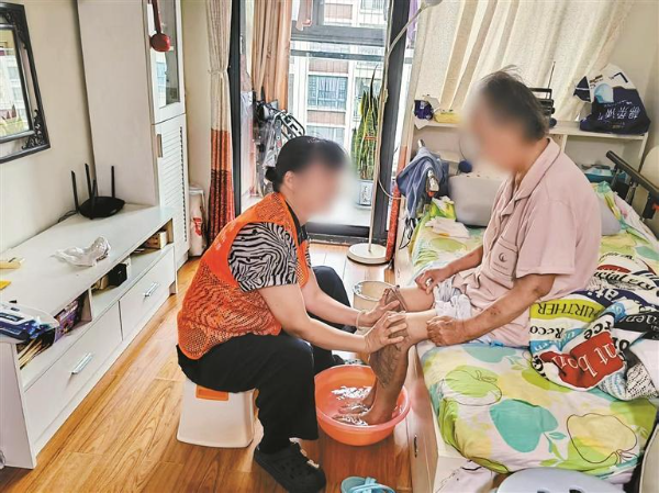 丹姐在护理长者