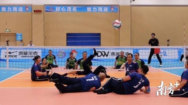 坐式排球比赛现场