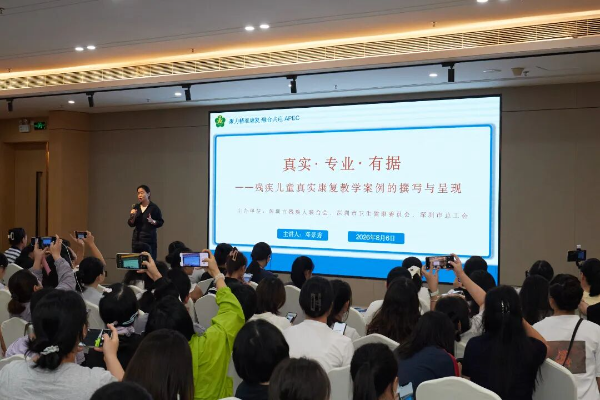 邓景秀主任进行赛前培训