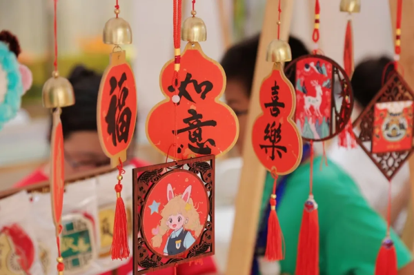 残疾人手工艺品展示及义卖区