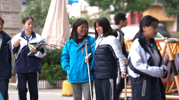 母女二人一起时，总是充满欢声笑语