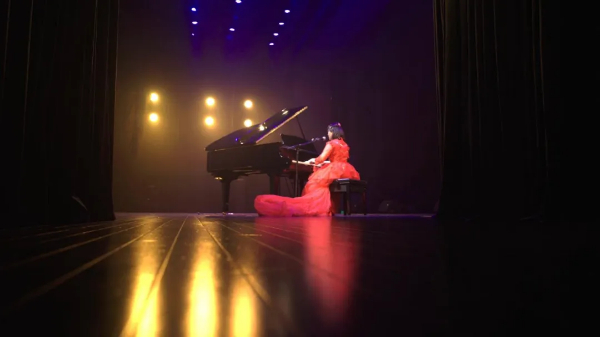 陈琳登台演出毫不怯场