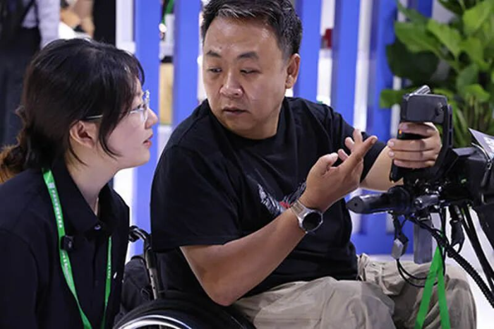 研发单位与体验者深度交流使用感受